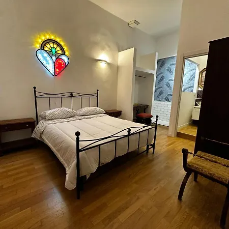 Bed and breakfast Lovely In Old Town *